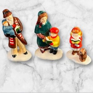 Department 56 Snow Village Caroling Family ceramic 3 piece set #5105-5 with box